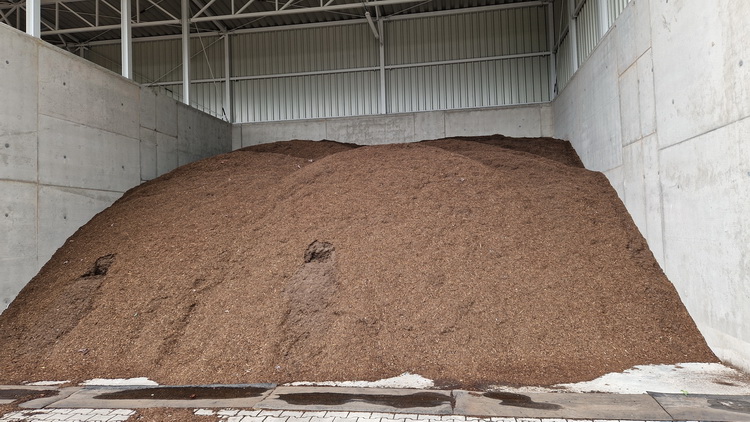 Tak wygląda kompost organiczny powstający w nowej kompostowni. Obecnie trwa proces certyfikacji produktu powstającego w nowej iinstalacji.